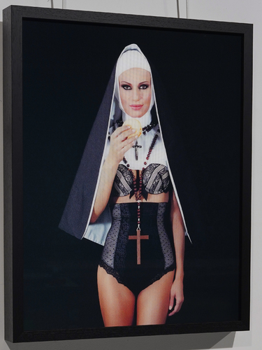 Alexia Vic : Ladurée (le corps du Christ)